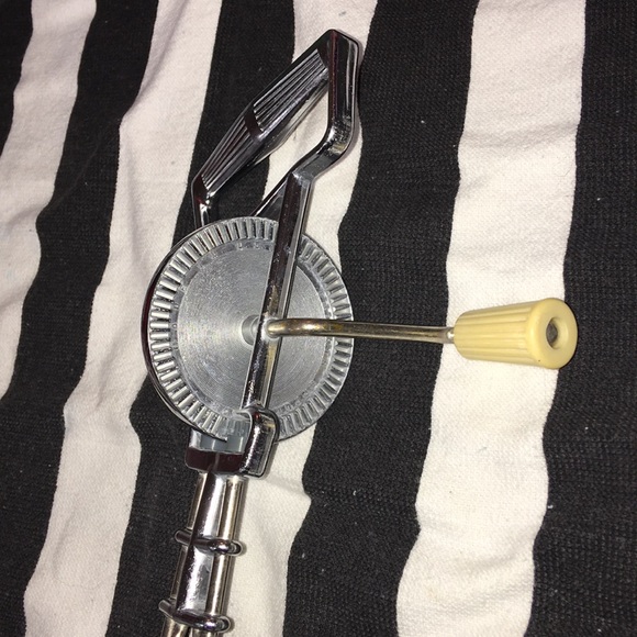 Farmhouse vintage egg beater mixer - Picture 2 of 6
